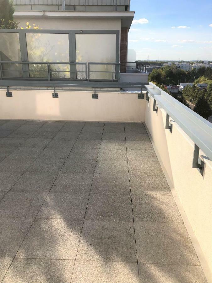 Bel Appartement De 2 Chambres A 40 Min De Paris Courcouronnes Exterior foto